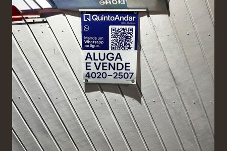 Casa à venda com 200m², 3 quartos e 6 vagas Casa à venda com 200m², 3 quartos e 6 vagasFachada/Placa