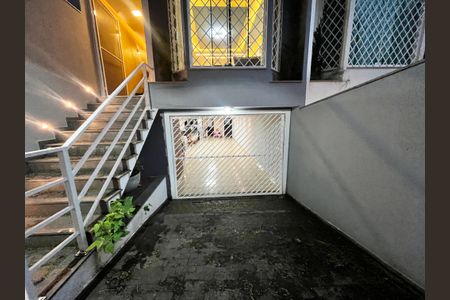 Casa à venda com 200m², 3 quartos e 6 vagas Casa à venda com 200m², 3 quartos e 6 vagasFachada