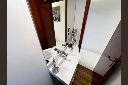 Casa à venda com 200m², 3 quartos e 6 vagas Casa à venda com 200m², 3 quartos e 6 vagasLavabo