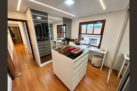 Casa à venda com 200m², 3 quartos e 6 vagas Casa à venda com 200m², 3 quartos e 6 vagasQuarto Suíte 3