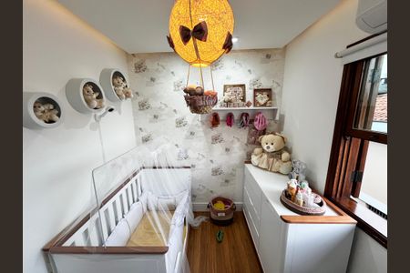 Casa à venda com 200m², 3 quartos e 6 vagas Casa à venda com 200m², 3 quartos e 6 vagasQuarto 2