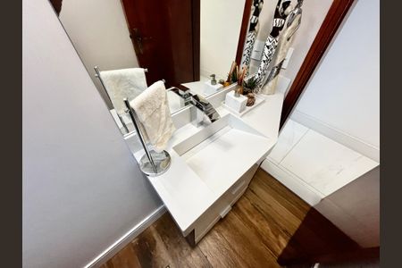 Casa à venda com 200m², 3 quartos e 6 vagas Casa à venda com 200m², 3 quartos e 6 vagasLavabo