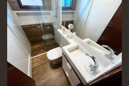 Casa à venda com 200m², 3 quartos e 6 vagas Casa à venda com 200m², 3 quartos e 6 vagasBanheiro