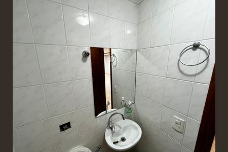 Casa à venda com 200m², 3 quartos e 6 vagas Casa à venda com 200m², 3 quartos e 6 vagasBanheiro da Garagem