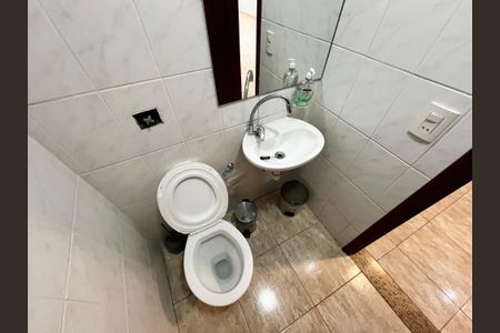 Casa à venda com 200m², 3 quartos e 6 vagas Casa à venda com 200m², 3 quartos e 6 vagasBanheiro da Garagem