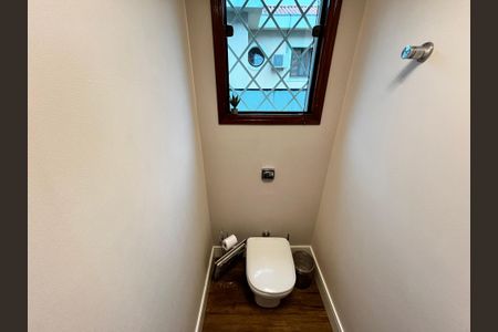 Casa à venda com 200m², 3 quartos e 6 vagas Casa à venda com 200m², 3 quartos e 6 vagasLavabo