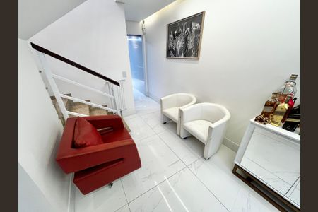 Casa à venda com 200m², 3 quartos e 6 vagas Casa à venda com 200m², 3 quartos e 6 vagasSala