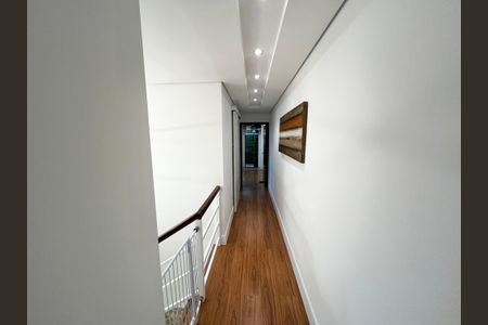 Casa à venda com 200m², 3 quartos e 6 vagas Casa à venda com 200m², 3 quartos e 6 vagasCorredor