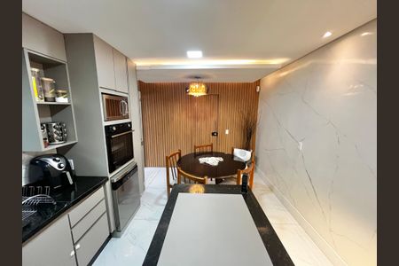 Casa à venda com 200m², 3 quartos e 6 vagas Casa à venda com 200m², 3 quartos e 6 vagasCozinha