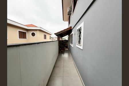 Casa à venda com 200m², 3 quartos e 6 vagas Casa à venda com 200m², 3 quartos e 6 vagasÁrea externa