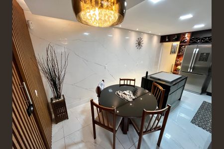 Casa à venda com 200m², 3 quartos e 6 vagas Casa à venda com 200m², 3 quartos e 6 vagasCozinha