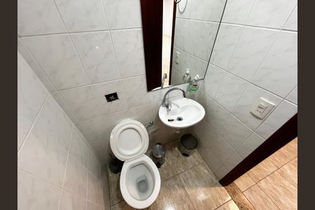 Casa à venda com 200m², 3 quartos e 6 vagas Casa à venda com 200m², 3 quartos e 6 vagasBanheiro da Garagem