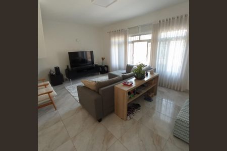 Casa à venda com 206m², 3 quartos e 2 vagasFoto 02