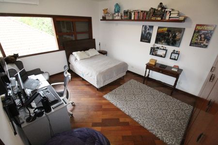 Casa de condomínio para alugar com 450m², 4 quartos e 6 vagasSuíte 3