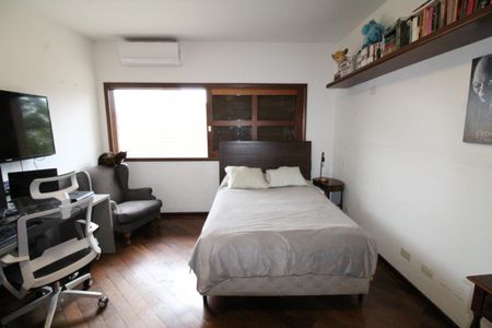 Casa de condomínio para alugar com 450m², 4 quartos e 6 vagasSuíte 3