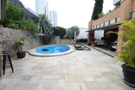 Casa de condomínio para alugar com 450m², 4 quartos e 6 vagasÁrea Externa