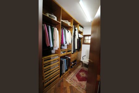 Casa de condomínio para alugar com 450m², 4 quartos e 6 vagasCloset da Suíte 1