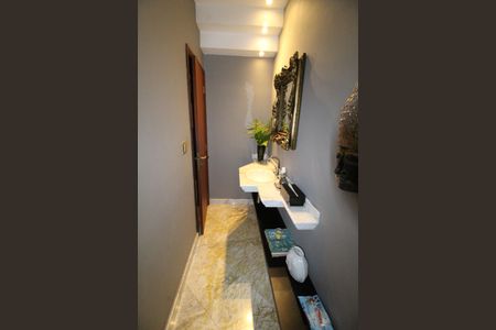 Casa de condomínio para alugar com 450m², 4 quartos e 6 vagasLavabo