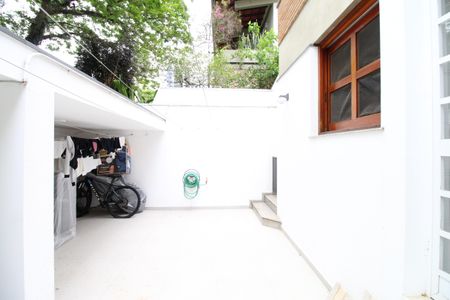 Casa de condomínio para alugar com 450m², 4 quartos e 6 vagasÁrea Externa