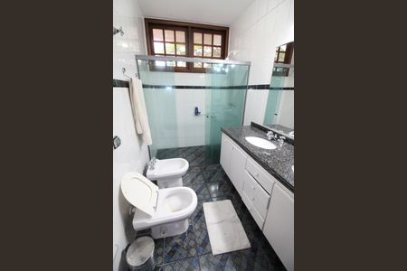 Casa de condomínio para alugar com 450m², 4 quartos e 6 vagasBanheiro da Suíte 3