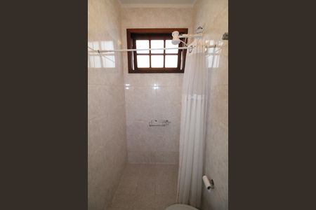 Casa de condomínio para alugar com 450m², 4 quartos e 6 vagasBanheiro 