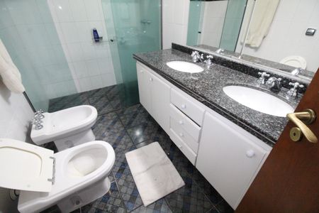 Casa de condomínio para alugar com 450m², 4 quartos e 6 vagasBanheiro da Suíte 3