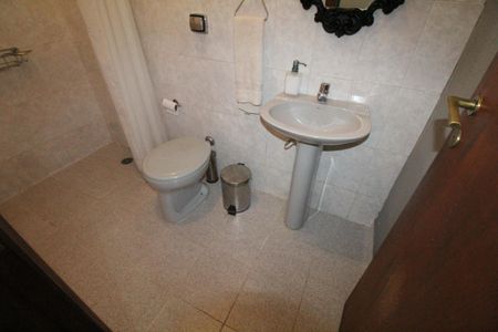 Casa de condomínio para alugar com 450m², 4 quartos e 6 vagasBanheiro 