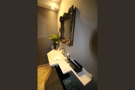 Casa de condomínio para alugar com 450m², 4 quartos e 6 vagasLavabo