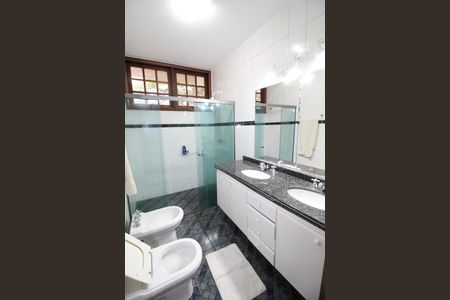 Casa de condomínio para alugar com 450m², 4 quartos e 6 vagasBanheiro da Suíte 3