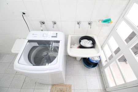 Casa de condomínio para alugar com 450m², 4 quartos e 6 vagasÁrea de Serviço