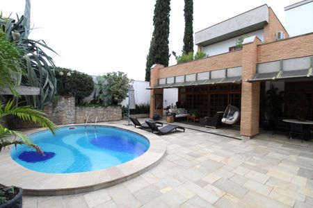 Casa de condomínio para alugar com 450m², 4 quartos e 6 vagasÁrea Externa