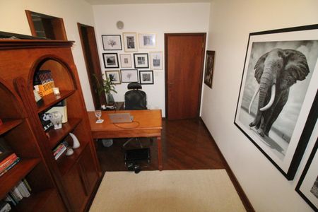 Casa de condomínio para alugar com 450m², 4 quartos e 6 vagasEscritório