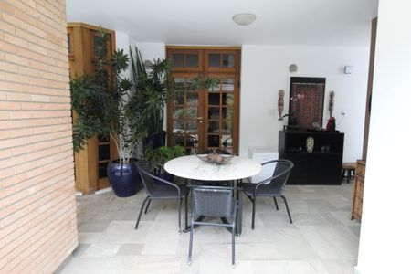 Casa de condomínio para alugar com 450m², 4 quartos e 6 vagasÁrea Externa