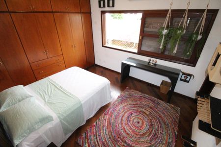 Casa de condomínio para alugar com 450m², 4 quartos e 6 vagasSuíte 2