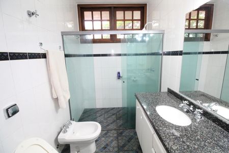 Casa de condomínio para alugar com 450m², 4 quartos e 6 vagasBanheiro da Suíte 3