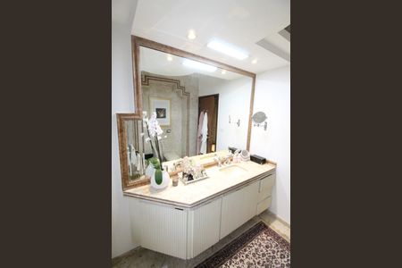 Casa de condomínio para alugar com 450m², 4 quartos e 6 vagasBanheiro da Suíte 1