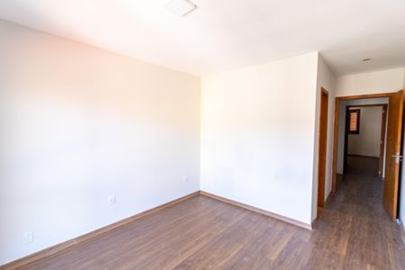 Casa à venda com 100m², 2 quartos e 2 vagasSuíte 2