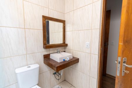 Casa à venda com 100m², 2 quartos e 2 vagasBanheiro da Suíte 2