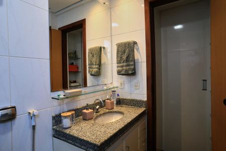 Apartamento à venda com 254m², 3 quartos e 3 vagasBanheiro da Suíte