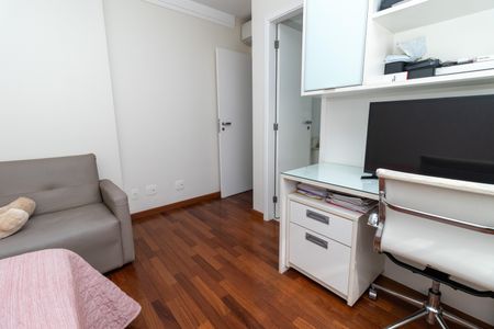 Apartamento à venda com 172m², 3 quartos e 3 vagasSuíte 2