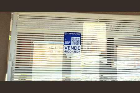 Casa à venda com 232m², 3 quartos e 3 vagas Casa à venda com 232m², 3 quartos e 3 vagasPlaca