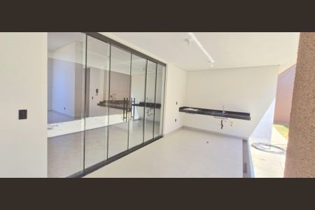 Casa à venda com 232m², 3 quartos e 3 vagas Casa à venda com 232m², 3 quartos e 3 vagasChurrasqueira