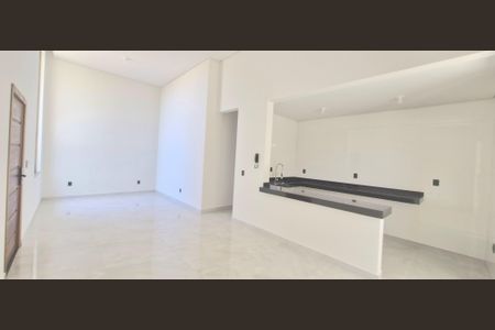 Casa à venda com 232m², 3 quartos e 3 vagas Casa à venda com 232m², 3 quartos e 3 vagasSala