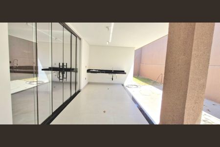 Casa à venda com 232m², 3 quartos e 3 vagas Casa à venda com 232m², 3 quartos e 3 vagasÁrea comum - Churrasqueira