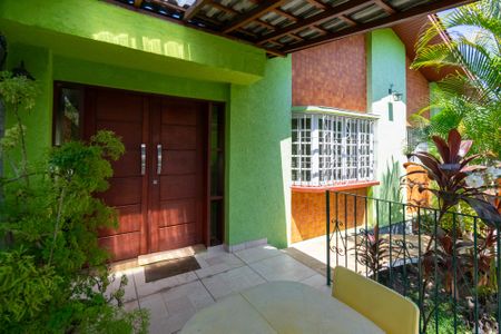 Casa à venda com 359m², 3 quartos e 2 vagas Casa à venda com 359m², 3 quartos e 2 vagasEntrada