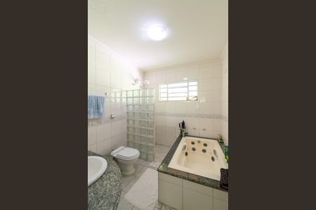 Casa à venda com 359m², 3 quartos e 2 vagas Casa à venda com 359m², 3 quartos e 2 vagasBanheiro da Suíte 2