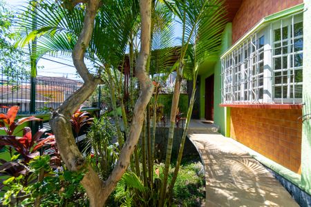 Casa à venda com 359m², 3 quartos e 2 vagas Casa à venda com 359m², 3 quartos e 2 vagasEntrada