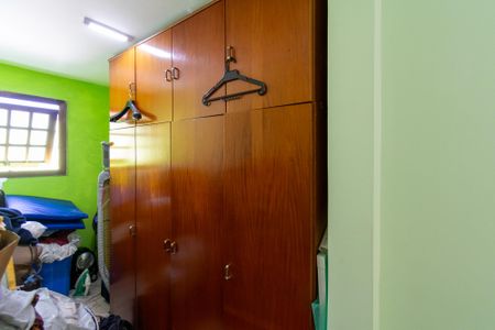 Casa à venda com 359m², 3 quartos e 2 vagas Casa à venda com 359m², 3 quartos e 2 vagasCloset da suíte 2