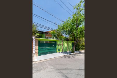 Casa à venda com 359m², 3 quartos e 2 vagas Casa à venda com 359m², 3 quartos e 2 vagasFachada