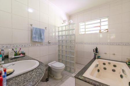Casa à venda com 359m², 3 quartos e 2 vagas Casa à venda com 359m², 3 quartos e 2 vagasBanheiro da Suíte 2